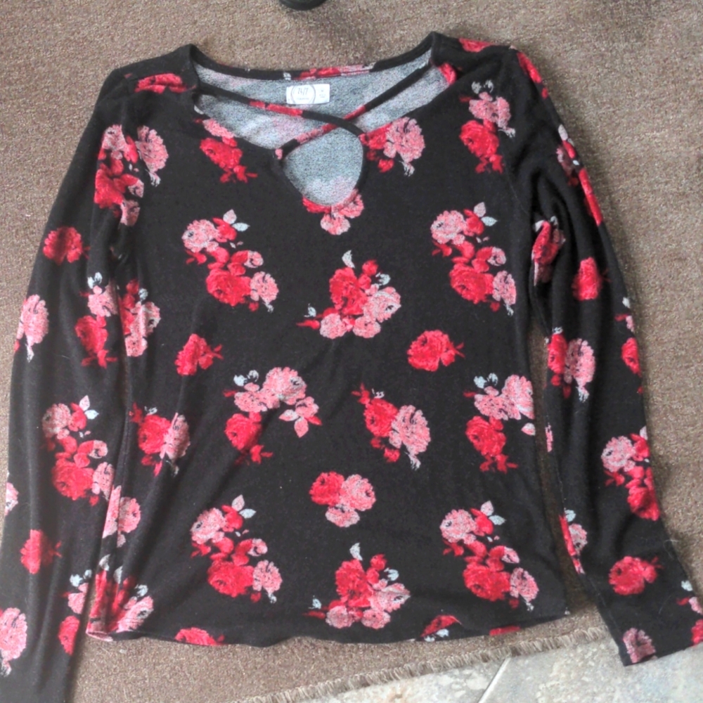 Maurices Long Sleeve Floral Blouse Medium